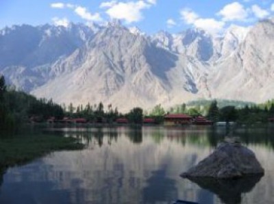 resort_pakistan_tourism_270705_l.jpg